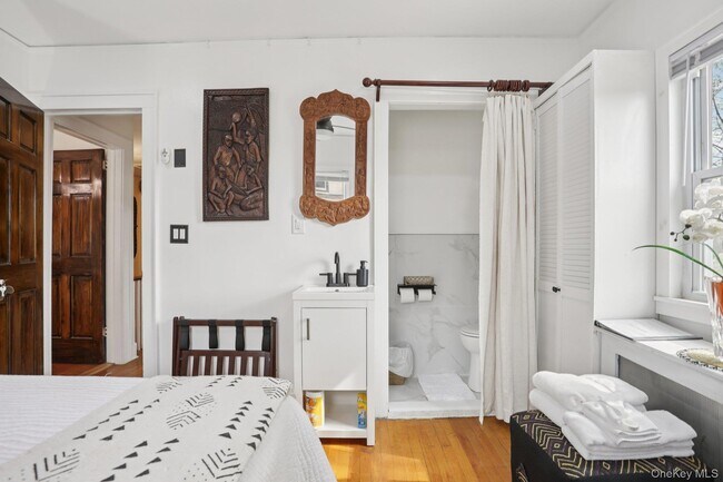 Building Photo - 375 Hawthorne Terrace