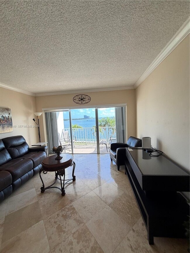 Building Photo - 500 Bayview Dr