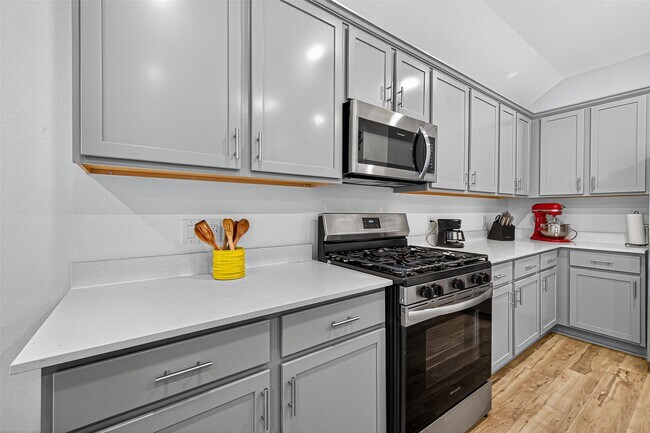 Building Photo - 27222 Woodridge Gln Dr