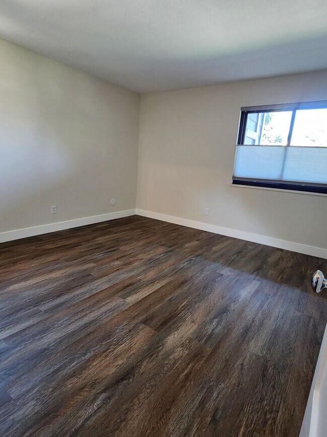 Building Photo - 8335 Fairmount Dr
