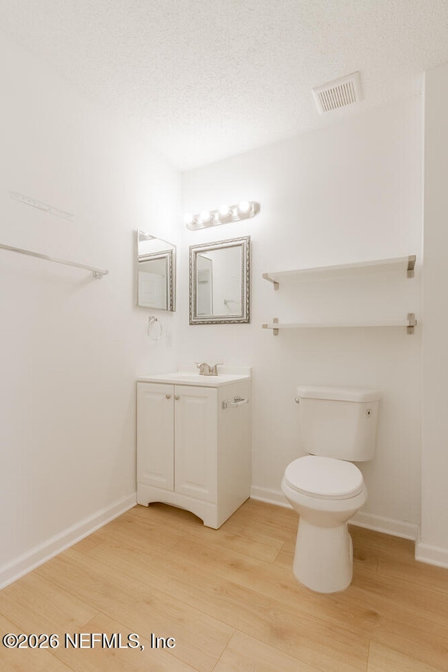 Building Photo - 563 Staffordshire Dr E