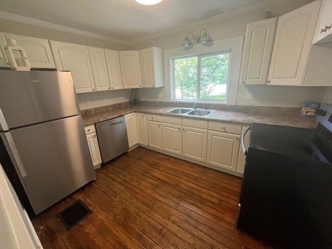 Building Photo - 3-bedroom, 1.0 bathroom Home near downtown Niles