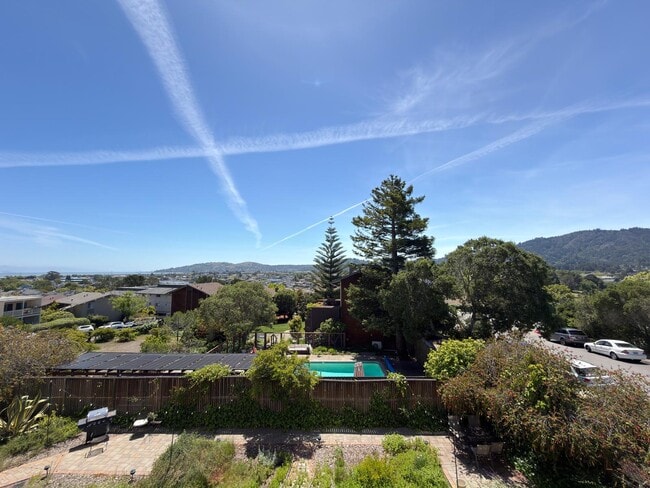 Building Photo - 173 Lower Via Casitas