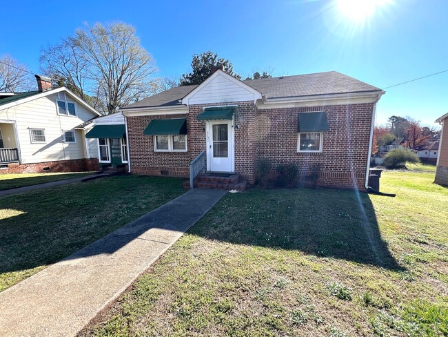 Primary Photo - Newly Renovated 3 Bedroom Home in Lawrence...