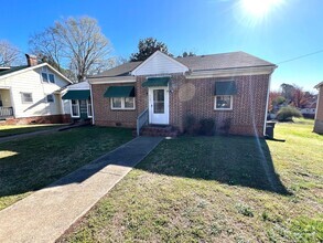 Building Photo - Newly Renovated 3 Bedroom Home in Lawrence...