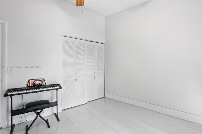 Building Photo - 2281 SW 15th St