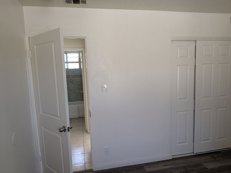 Building Photo - 16594 Orange Way