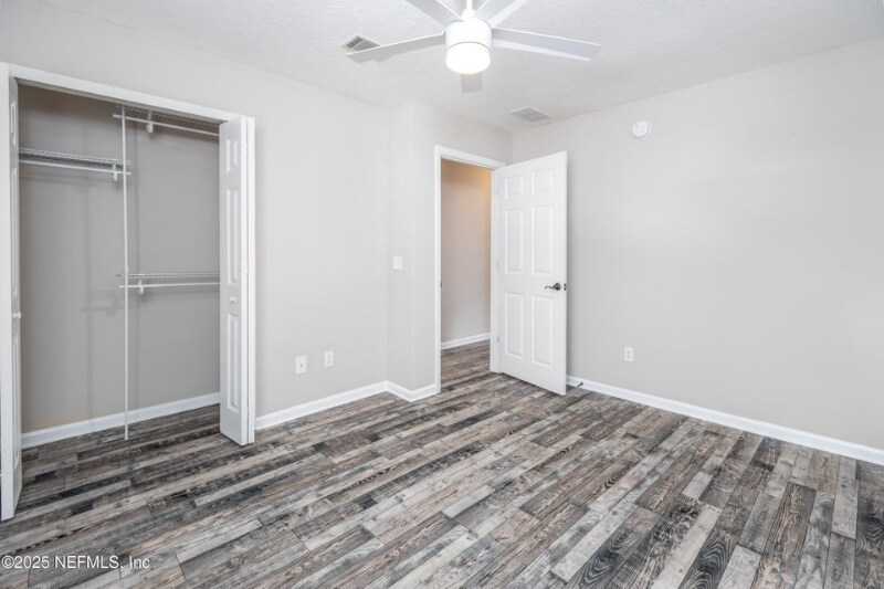 Building Photo - 230 Scrub Jay Dr