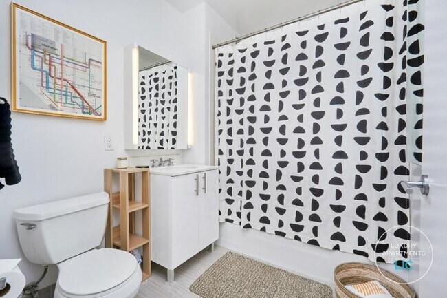 Building Photo - 0 bedroom in LONG ISLAND CITY NY 11109