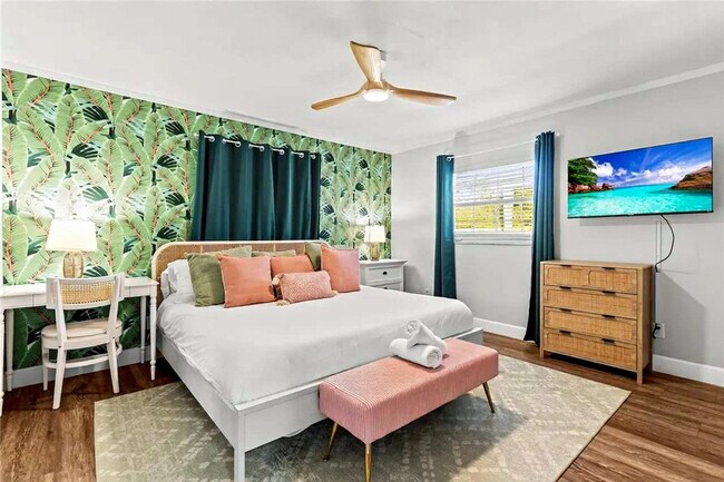 Building Photo - 1596 Idle Dr NE