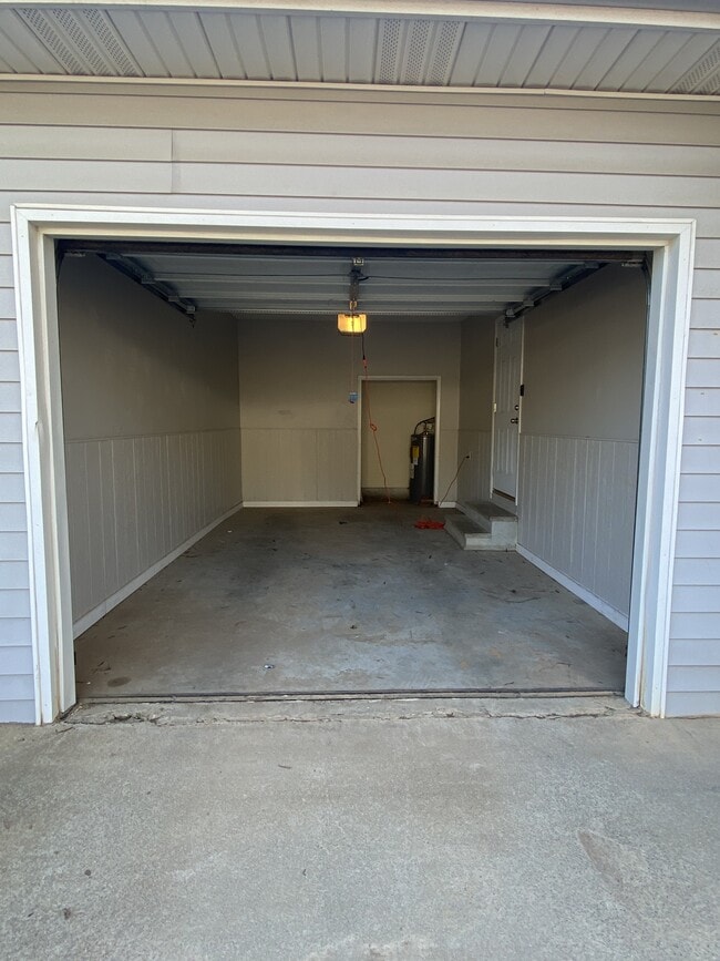 Building Photo - 145 Viking Dr