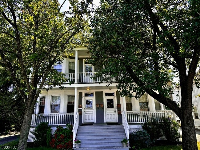 Primary Photo - 19 Bowers Ln