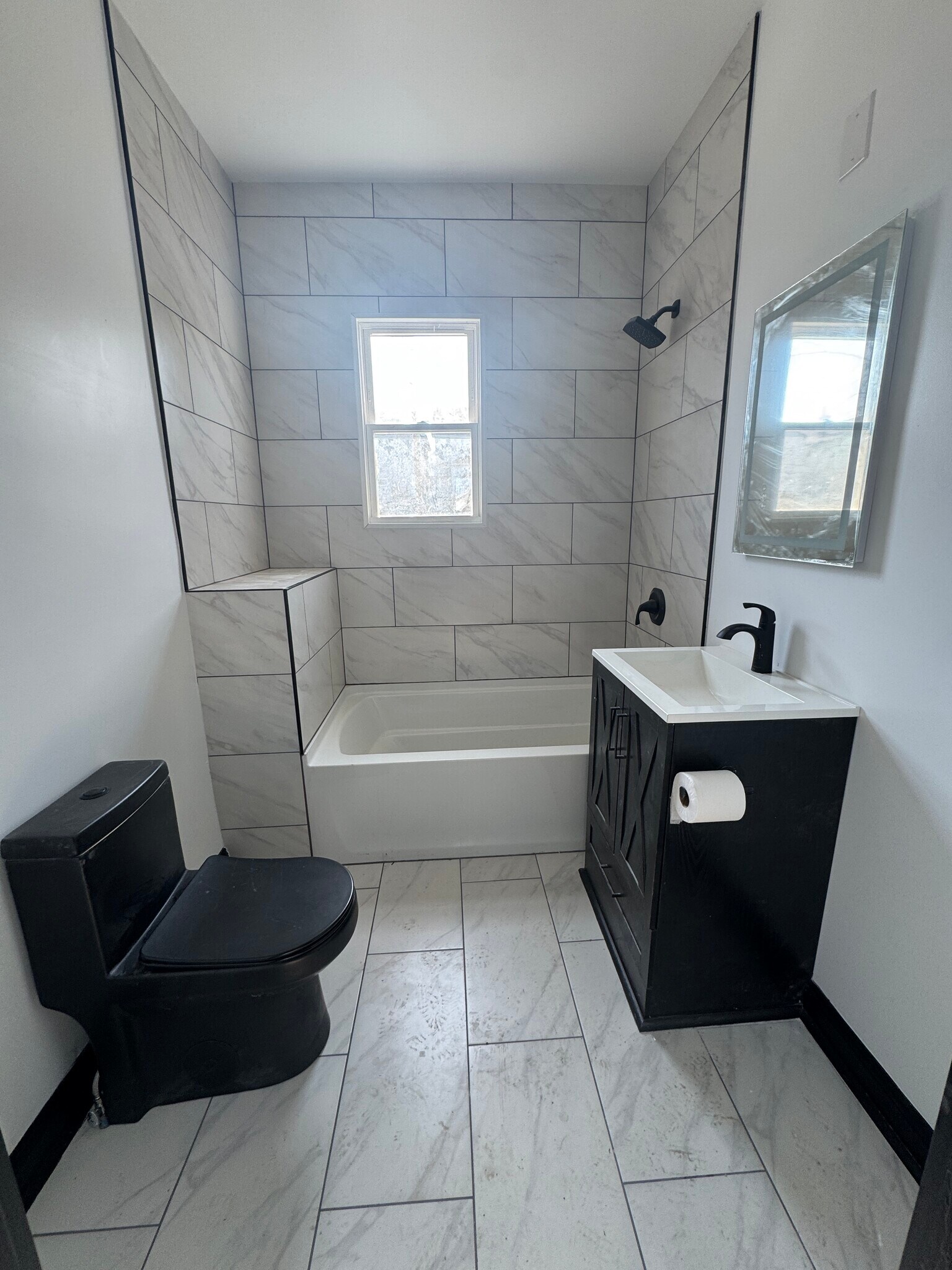 Building Photo - 234 E 16th Ave