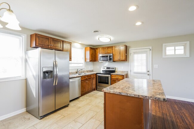 Building Photo - Charming 4-Bedroom Home with Spacious Lawn