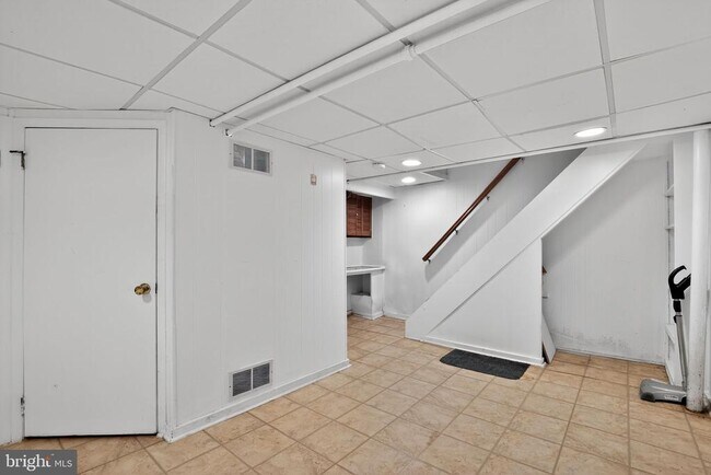 Building Photo - 829 Bryn Mawr Ave