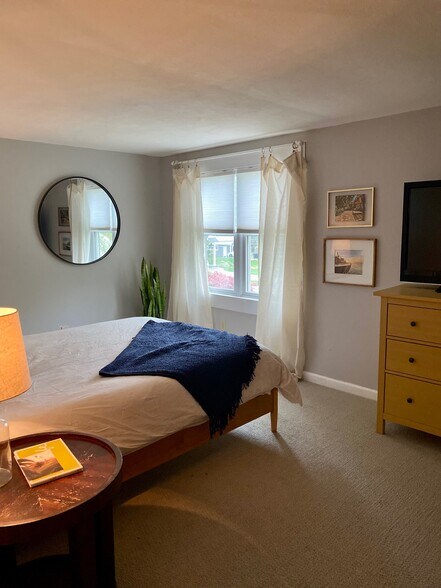bedroom 3 - 45 Harding Ave