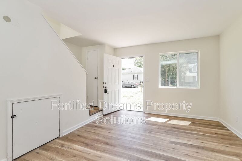 Building Photo - 1102 Campbell St