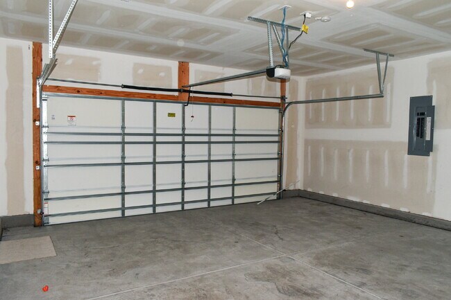 Building Photo - Coastal Living at its finest