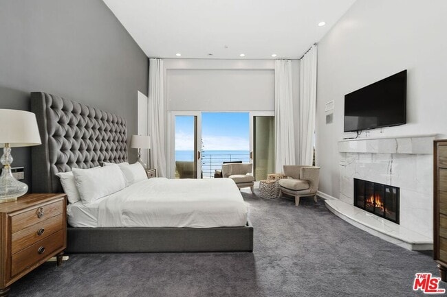 Building Photo - 11834 Pacific Coast Hwy