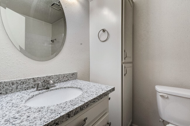Building Photo - Charming 2 Bedroom Home in La Porte, TX