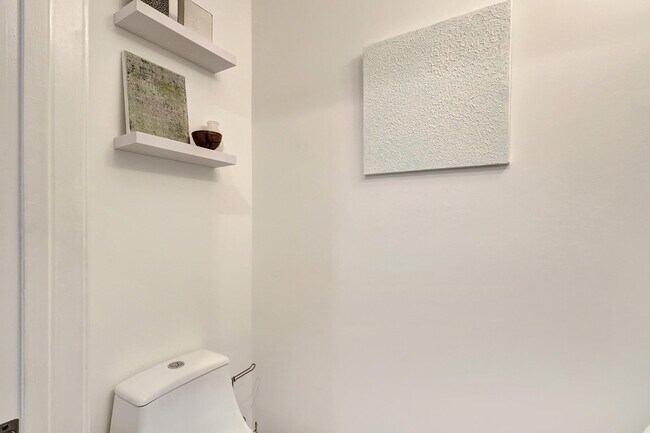 Building Photo - 100 NW 69th Cir