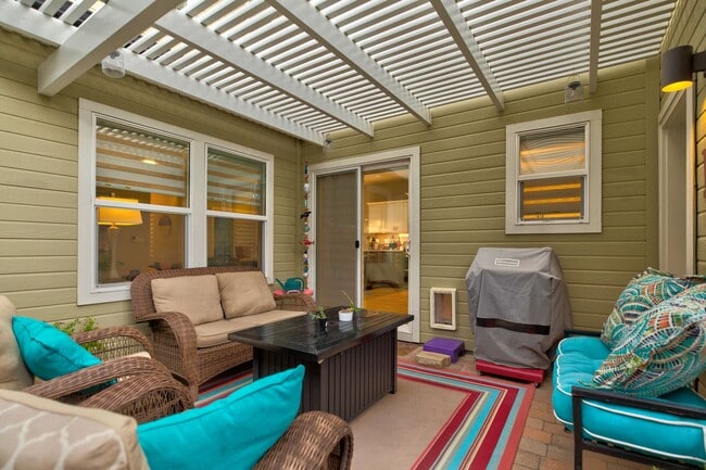 Building Photo - Sophisticated SE Boise Home Close To Downtown Boise