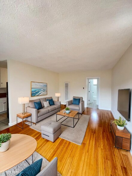 Building Photo - 2637 S Centinela Ave