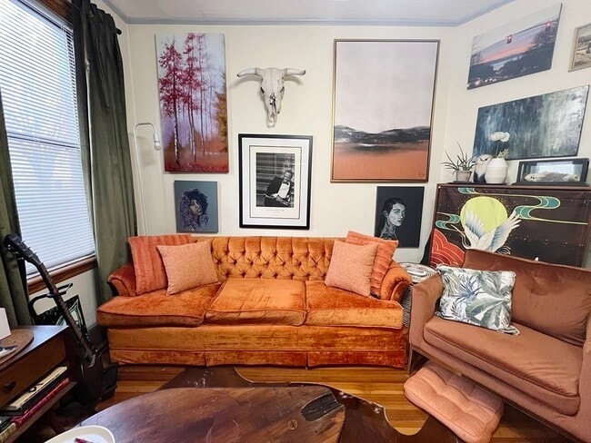 Building Photo - 223 Paris St