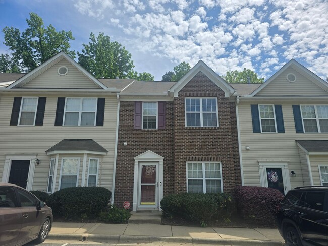 Building Photo - Charming Townhome in Established South Dur...