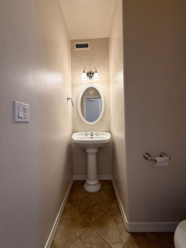 Building Photo - 3 BEDROOM 2 BATH HOME IN TEMPLETON!! MOVE IN READY