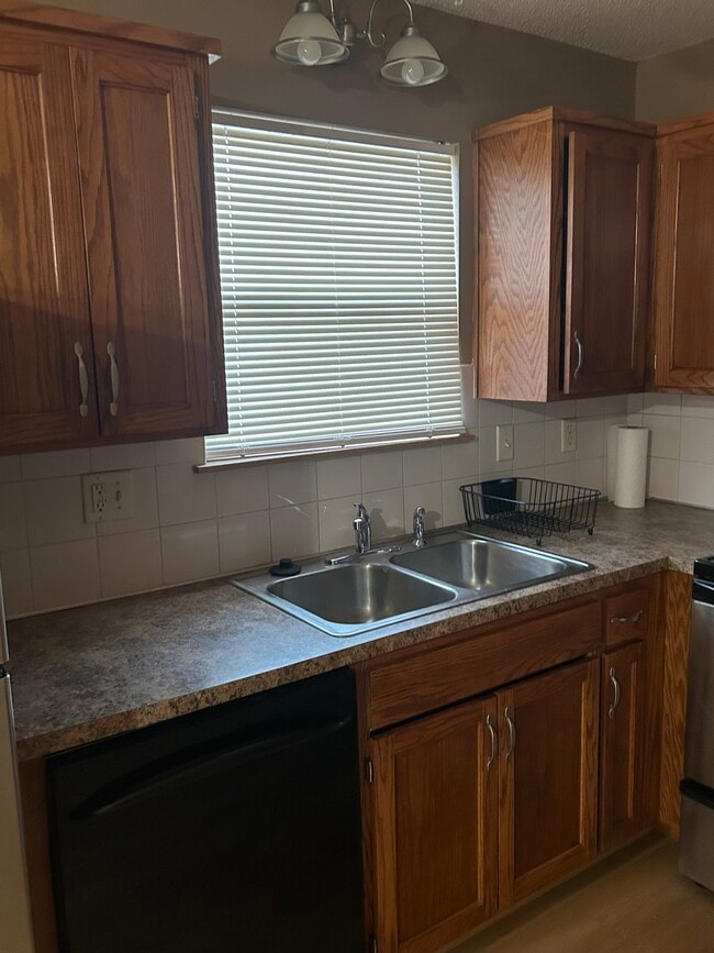 Building Photo - 707 Riess Ln