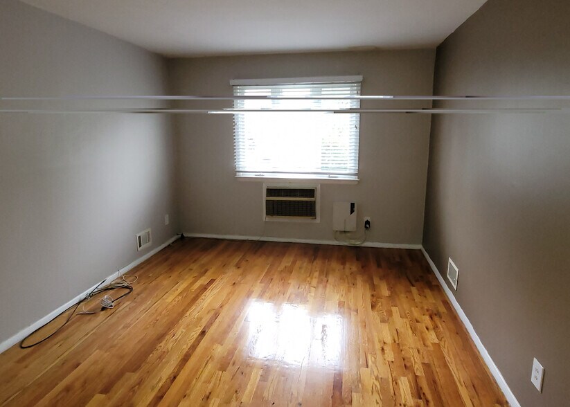 Building Photo - 31 Devens St