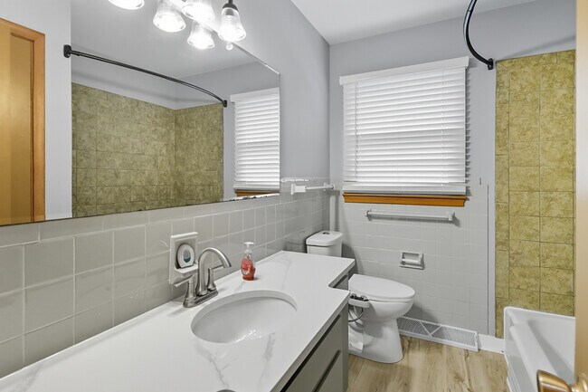 Building Photo - 2710 S 48th Ave