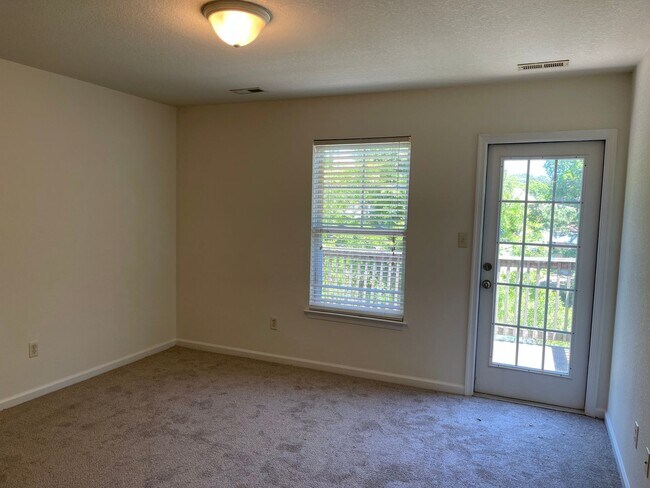 Building Photo - Beautiful Norfolk Waterfront Condo!