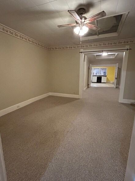 Building Photo - 125 E Main St