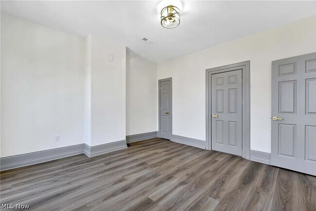 Building Photo - 3401 Clinton Ave