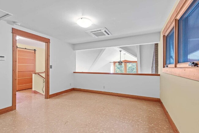 Building Photo - 970 Elkader St