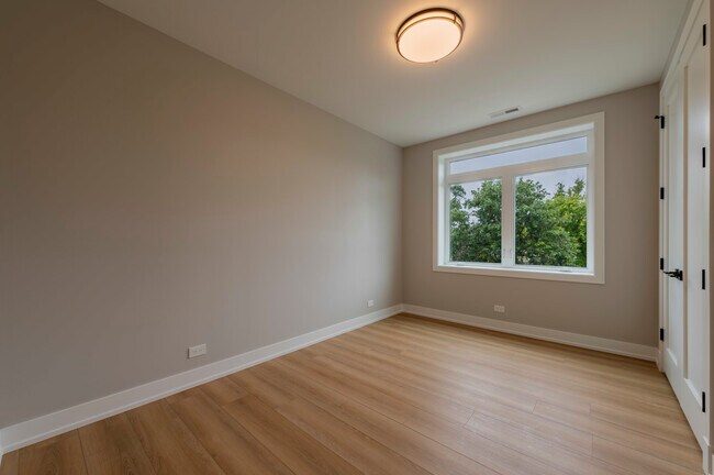 Building Photo - 6519 W Addison St
