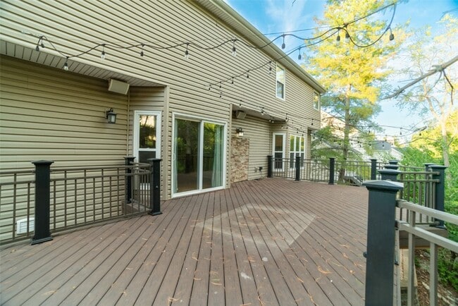 Building Photo - 570 Castle Ridge Dr