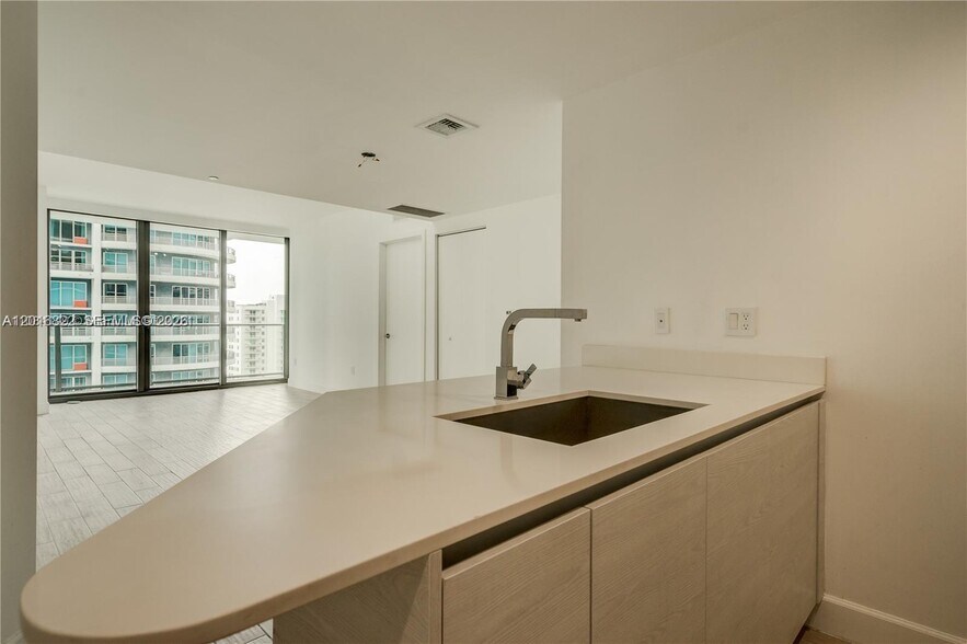 Building Photo - 1300 S Miami Ave