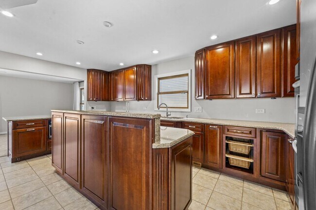 Building Photo - Updated 2-Story Home in Desirable Deerpath Subdivision - Available Immediately.