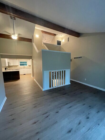 Building Photo - 808 E Sylvan Ave
