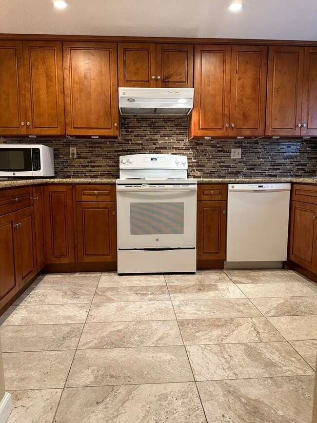 Building Photo - Stunning Condo in Turlock available for im...