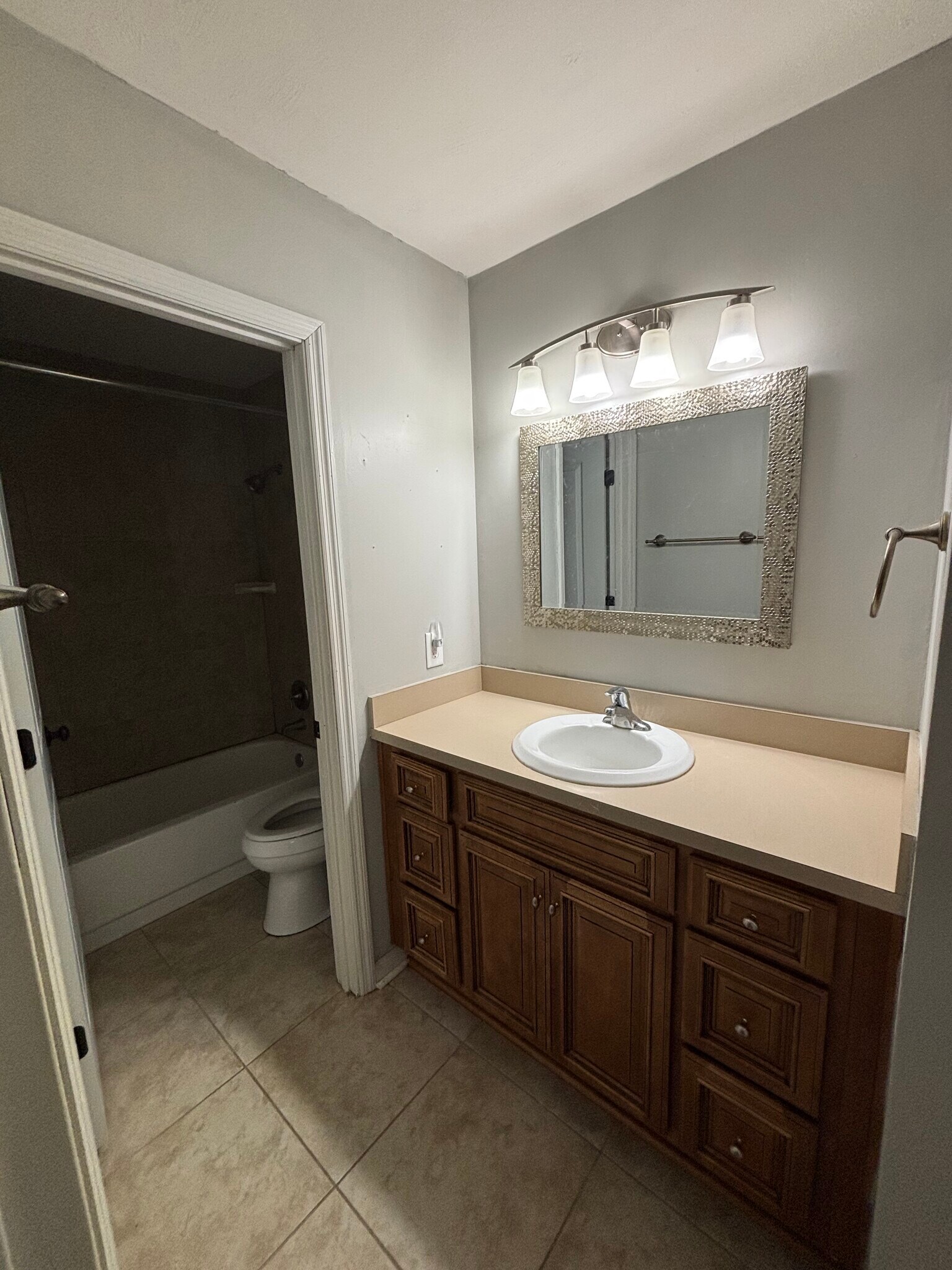 Building Photo - 3004 Ironwood Dr