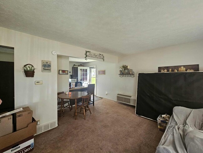 Building Photo - 2 Bedroom 1.5 Bath Duplex Kent Ohio 44240