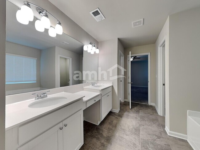 Building Photo - 214 Omega Ct