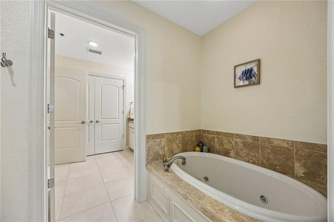 Building Photo - 150 Salt Air Dr