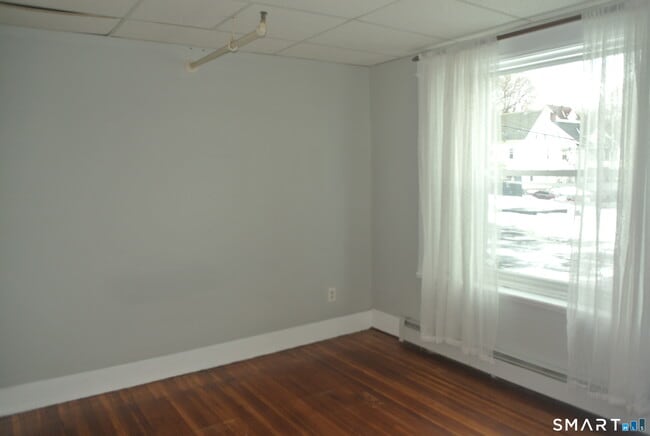 Building Photo - 549 Howe Ave