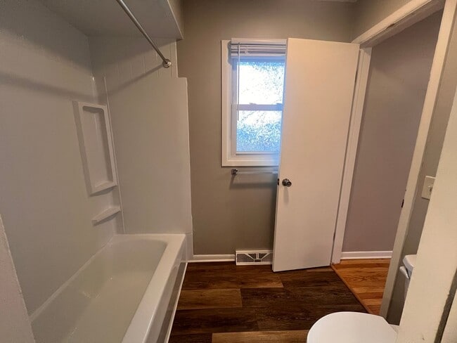 Building Photo - Four Bedroom Duplex in Jenison!