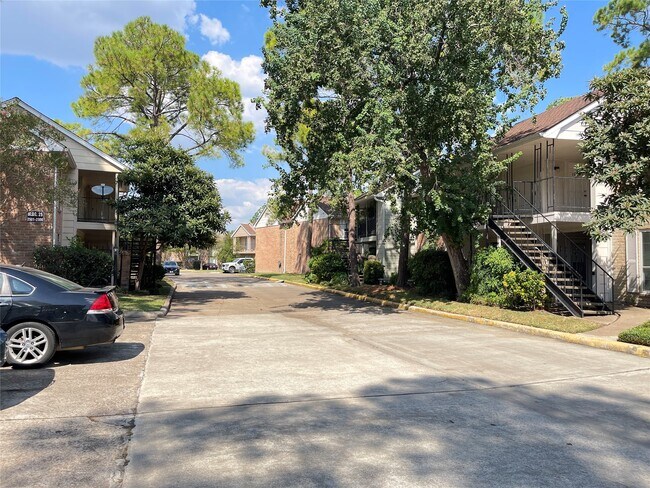 Building Photo - 2800 Jeanetta St